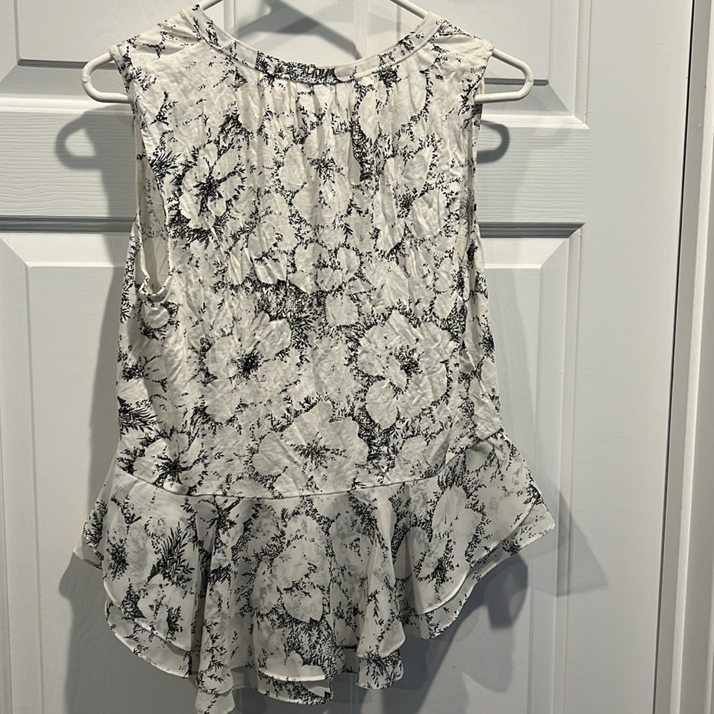 Black and white/off white sleeveless top - Picture 4 of 4